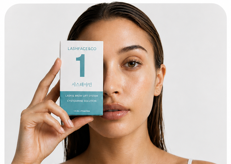 Lashface-modell med Cysteamine Solution