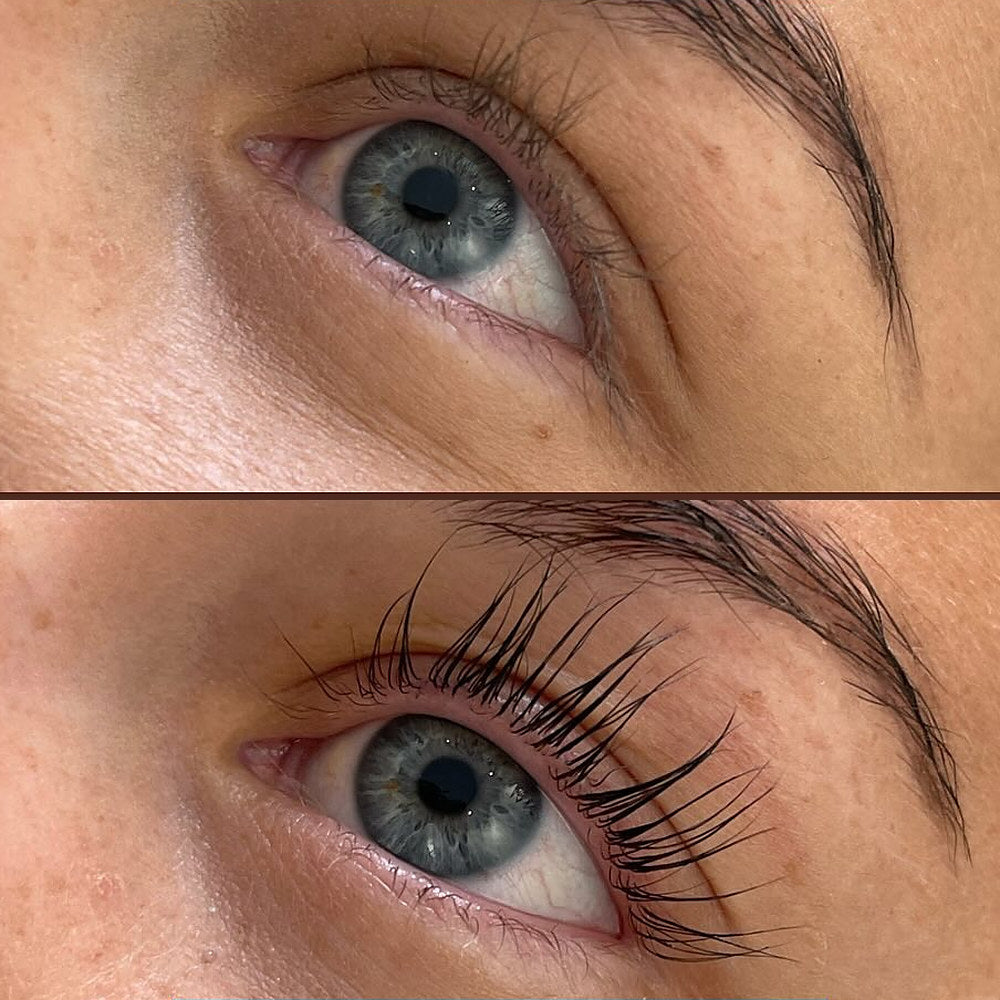Ett öga före och efter lash lift och serum.