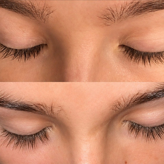 Före och efter på samma ögon — en kunds egen bild efter Lashface&Co Serum